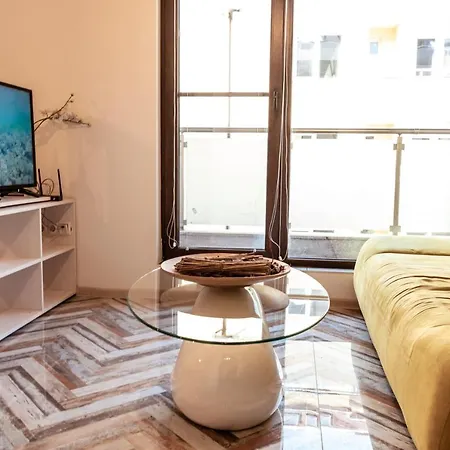 Bright 1bdr With A Balcony Appartamento *