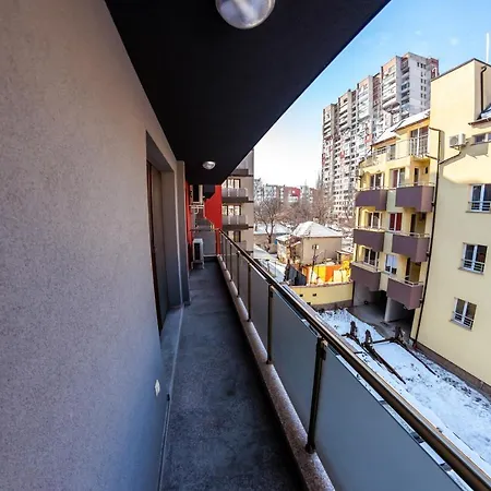 Bright 1bdr With A Balcony Apartamento