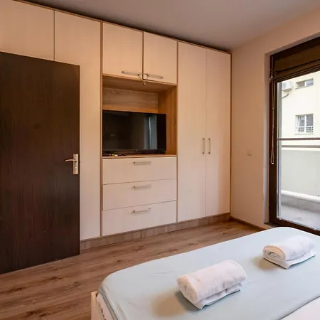 Bright 1bdr With A Balcony