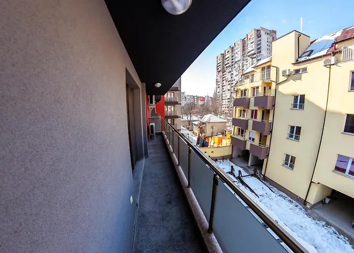 Bright 1bdr With A Balcony Апартаменты