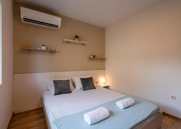 Bright 1bdr With A Balcony Апартаменты София