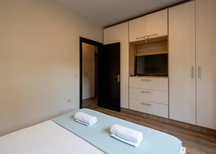 Bright 1bdr With A Balcony * София