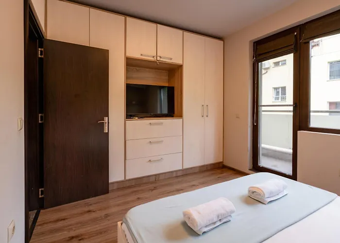 Bright 1bdr With A Balcony