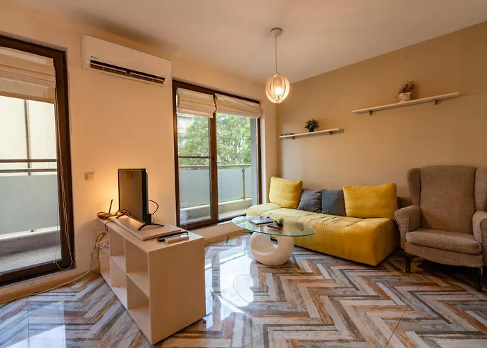 Bright 1bdr With A Balcony Апартаменты