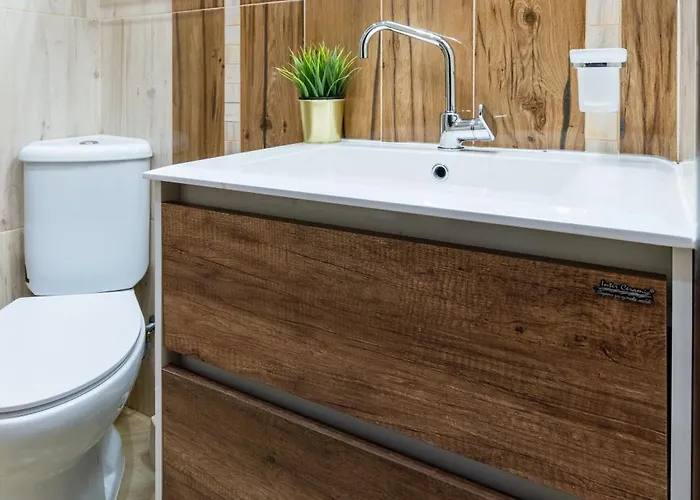 Bright 1bdr With A Balcony * София